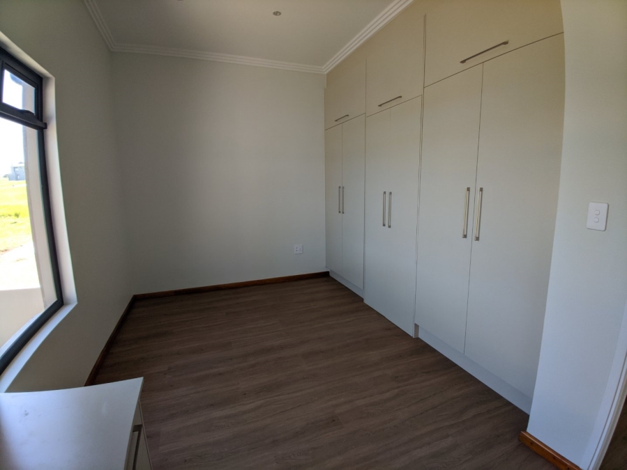 4 Bedroom Property for Sale in Kidds Beach Eastern Cape